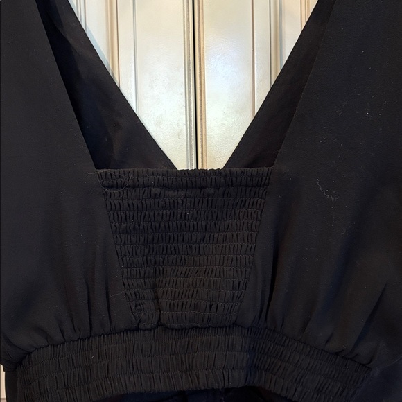 Torrid size 00 flutter-sleeve crop Vneck top w/ faux buttons, smocked back black - Picture 5 of 7